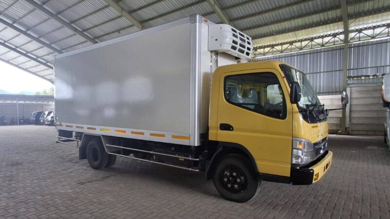 karoseri box pendingin FE 84 gn / gsn