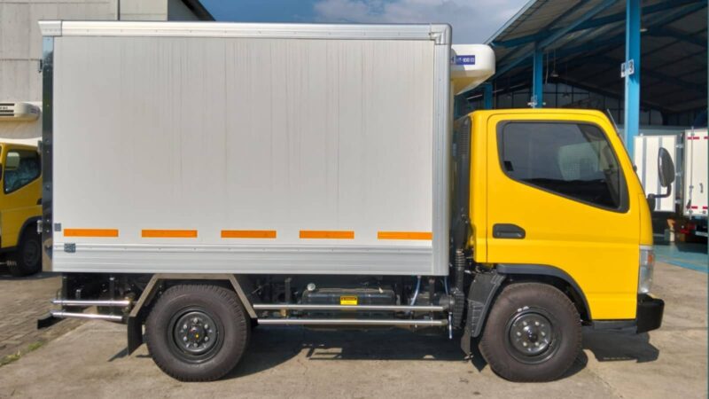 karoseri box pendingin FE 71 N 