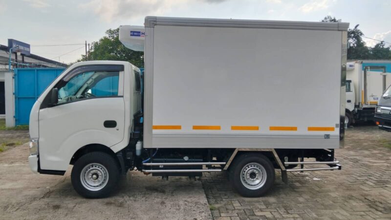 karoseri box pendingin isuzu traga